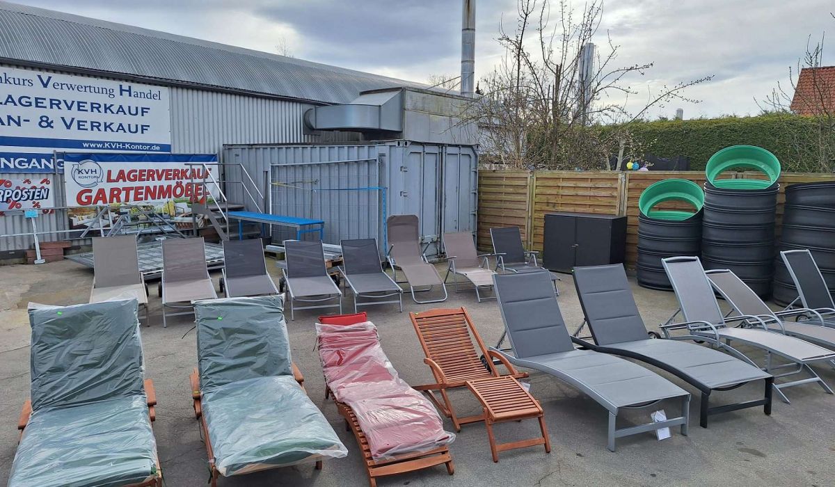 Hof mit Liegen für den Garten