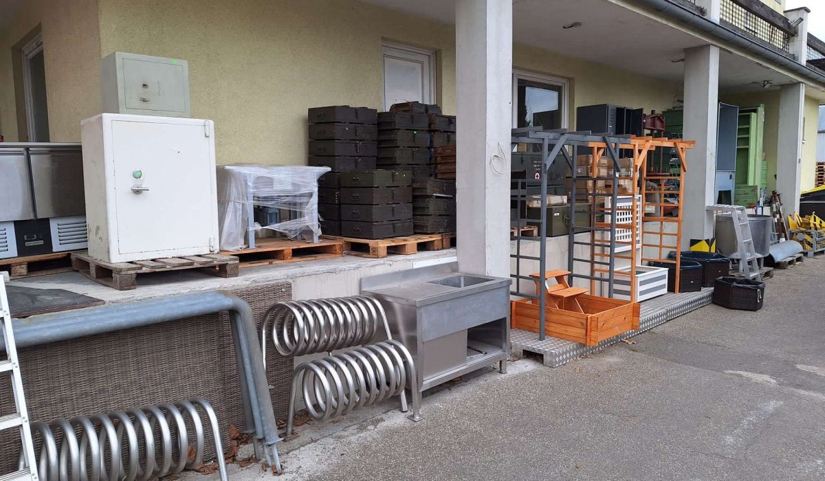 Gartenteile Lager draußen